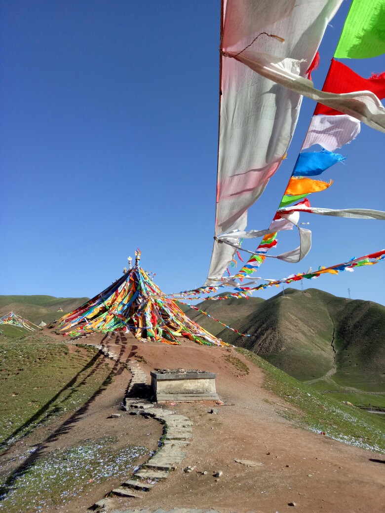 Ⅳ 日月山 这是山顶的经幡