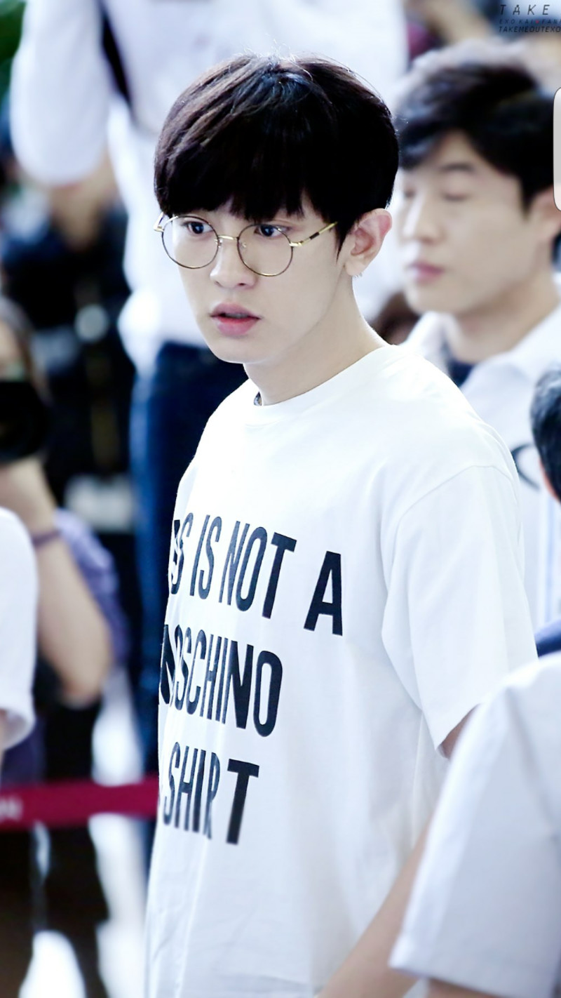 眼镜灿烈exo加油↖ω↗