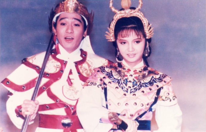 梁朝伟。曾华倩