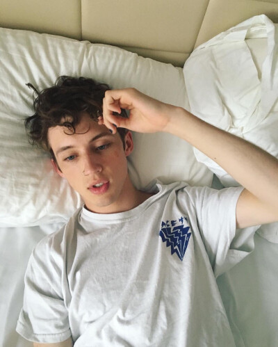 TroyeSivan、戳爷！