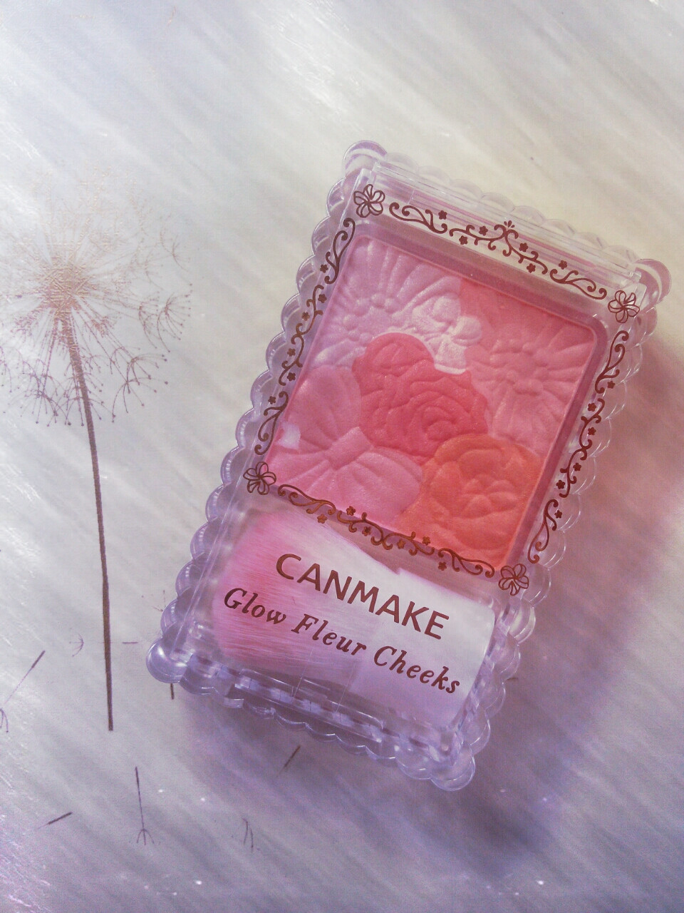 canmake02号腮红杏色芙蓉。轻轻用刷子涮两圈然后微笑刷。堆糖价65。已入手。稀饭