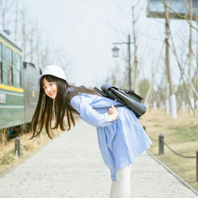 【头像】高清女头 男头 欧美 情侣 闺密头像清新 森系 韩系 可爱 搞怪 黑白 身体部位图 举牌 备忘录 随手点赞关注 【你是这世界写给我的情书】禁二传 谢谢！绯闻戏子 {木槿}