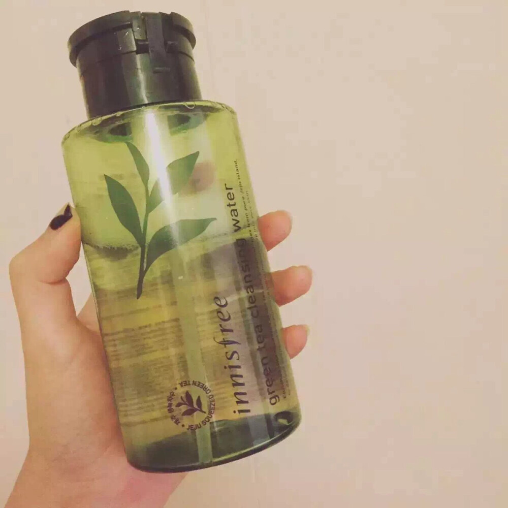 ☝️自用款无限推
innisfree悦诗风吟绿茶卸妆水 在韩国悦诗风吟的专柜试妆的御用品主要是特别方便 按压款 用卸妆棉按在上面 咔咔咔 几下 无敌方便无敌方便 300ml 一大罐 可以用超久