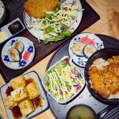 日料 鸡排盖饭，特别喜欢拌饭的酱油~