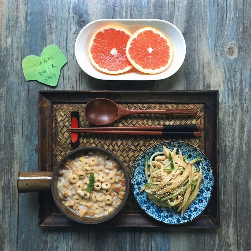 2016.7.29早餐记录：牛奶混合麦片粥+手撕杏鲍菇+西柚