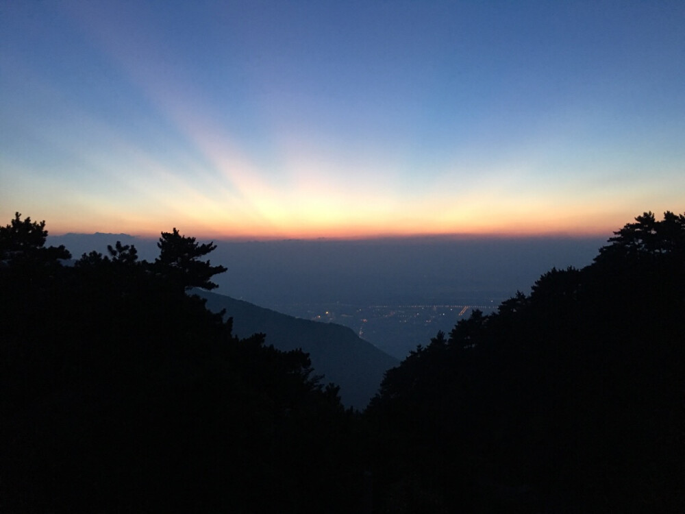 庐山夕阳西下