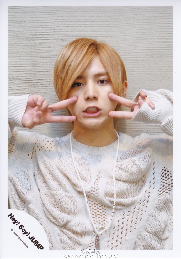 20160727 Jshop发售Hey！Say！JUMP 「DEAR.」off shot 山田涼介
官网吧图图吐出来啦~虽然之前发过了，不过我要在发一遍~我家32宝宝真的是时而可爱时而帅气呢~