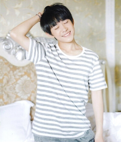 ＃TFBOYS－易烊千玺＃是不是 "不完美小孩" 照片? 什么时候MV出来???
