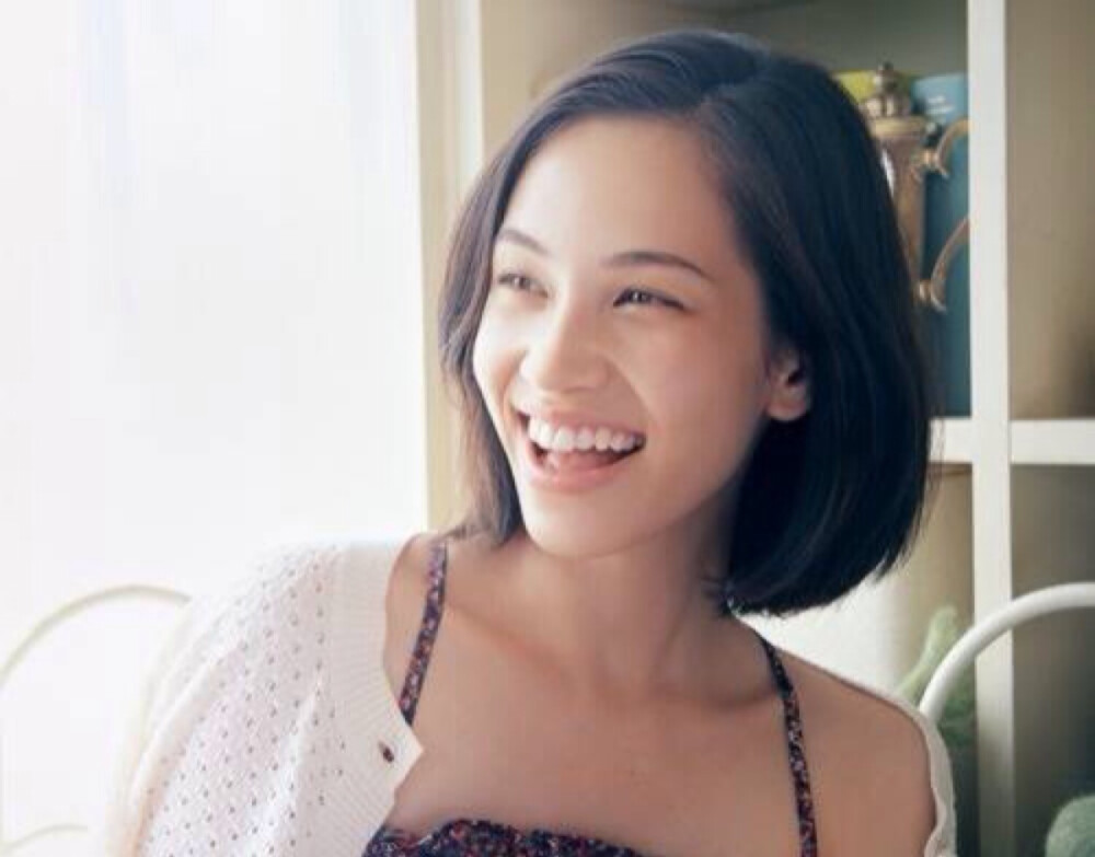 4～水原希子（Mizuhara Kiko），韩美混血，1990年10月15日出生于美国德克萨斯州达拉斯。演员、模特。曾是日本杂志《ViVi》及日版《Seventeen》的专属模特。
2003年，成为时尚杂志《Seventeen》的专属模特。2010年，参与拍摄电影《挪威的森林》。2012年，主演电影《狼狈》，饰演吉川こずえ；同年主演的电影《I'M FLASH!》在日本上映。2013年，参与拍摄电影《白金数据》，饰演蓼科早树。2014年，参与拍摄电影《圈套剧场版4：最后的舞台》；同年主演电视剧《失恋巧克力职人》。2015年8月出演电影《进击的巨人 ATTACK ON TITAN》和《进击的巨人 ATTACK ON TITAN END OF THE WORLD》。2016年，出演导演大根仁的恋爱喜剧《想成为奥田民生的男孩与让认识男性陷入疯狂的女孩》。
