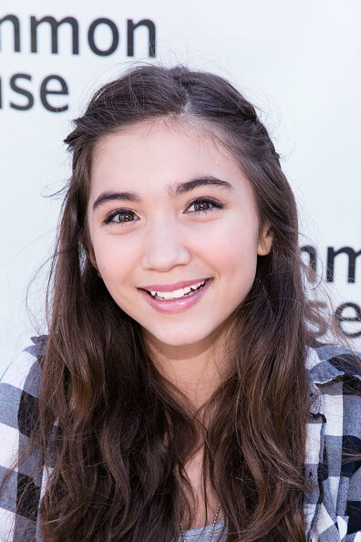 罗温·布兰查德（Rowan Blanchard）2001年10月14日出生于美国·加利福尼亚州·洛杉矶市。2014年饰演《女孩成长记》里的Riley