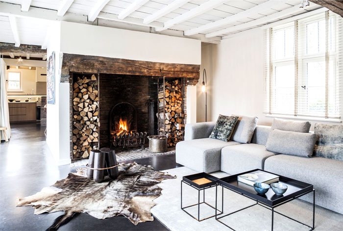 【仓库改造的现代住宅】JUMA architects改造的老农社，将现代奢华和旧式浪漫结合在一起。时尚的家具设计，聪明的照明方案，有趣的绘画元素和丰富的材质，JUMA architects的代表之作。