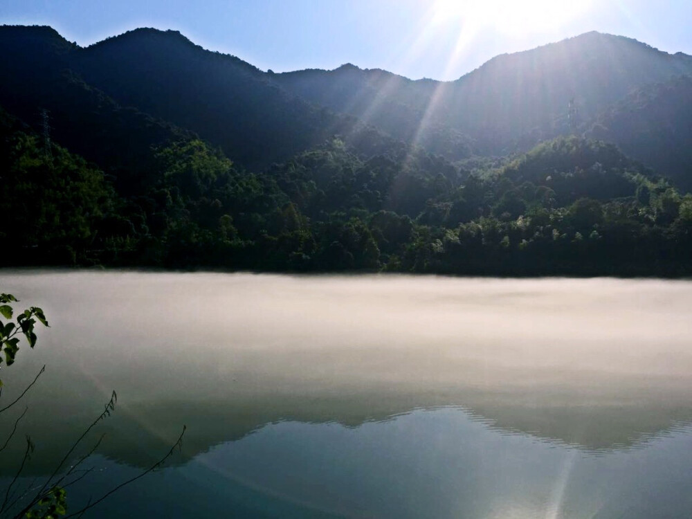 雾漫小东江