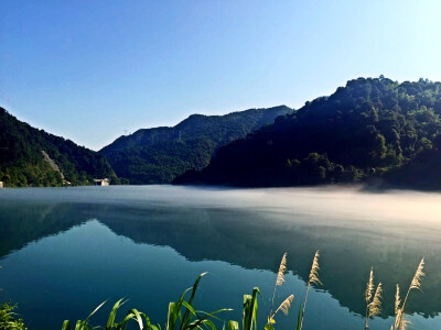 雾漫小东江