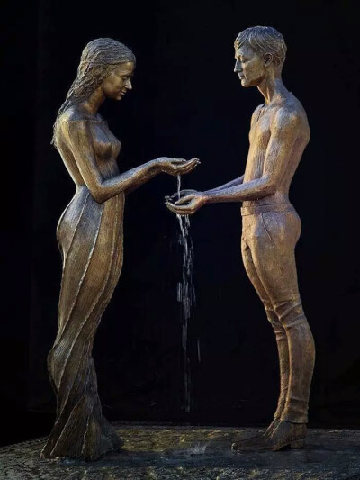 丹麦艺术家Malcontents Chodakowska将青铜雕塑与水元素完美结合，有了生命