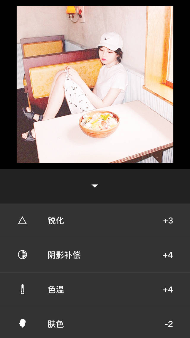 水蜜桃色调VSCO步骤： ☞ 无滤镜 ☞ 曝光+4 ☞ 色调+4 ☞ 肤色-2 ☞ 色温+4 ☞ 阴影+4 ☞ 锐化+3 ☞ 