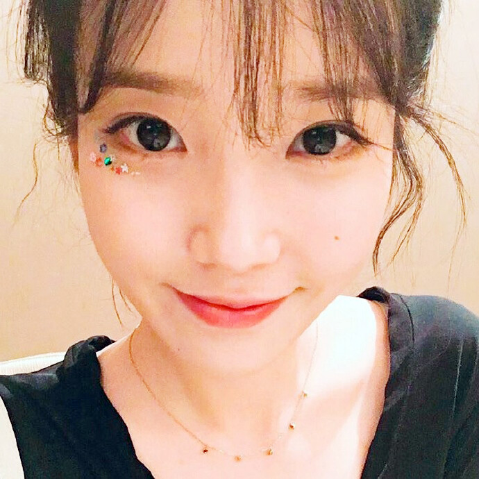 ❤ IU 李知恩