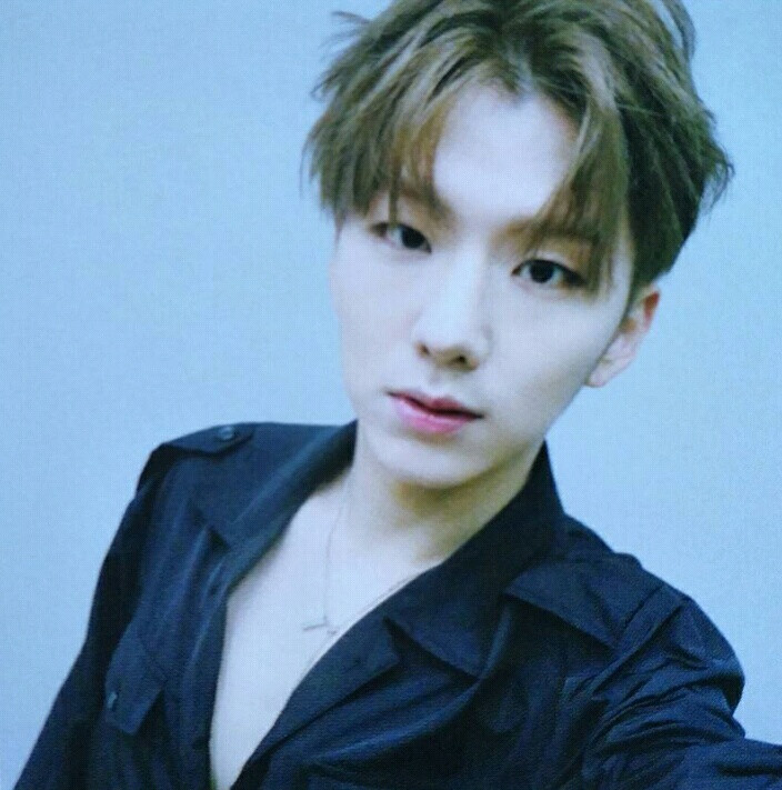 Monsta X 基贤 Kihyun 妈妈担当 小可爱 蜜糖主唱 对这种爱吃会做，贤惠可爱，撩妹技能max的小眼睛单眼皮男生真的毫无抵抗力啊~~（原图微博@榴鸡咸，稍作修改留纪念，无恶意，转载请注明）