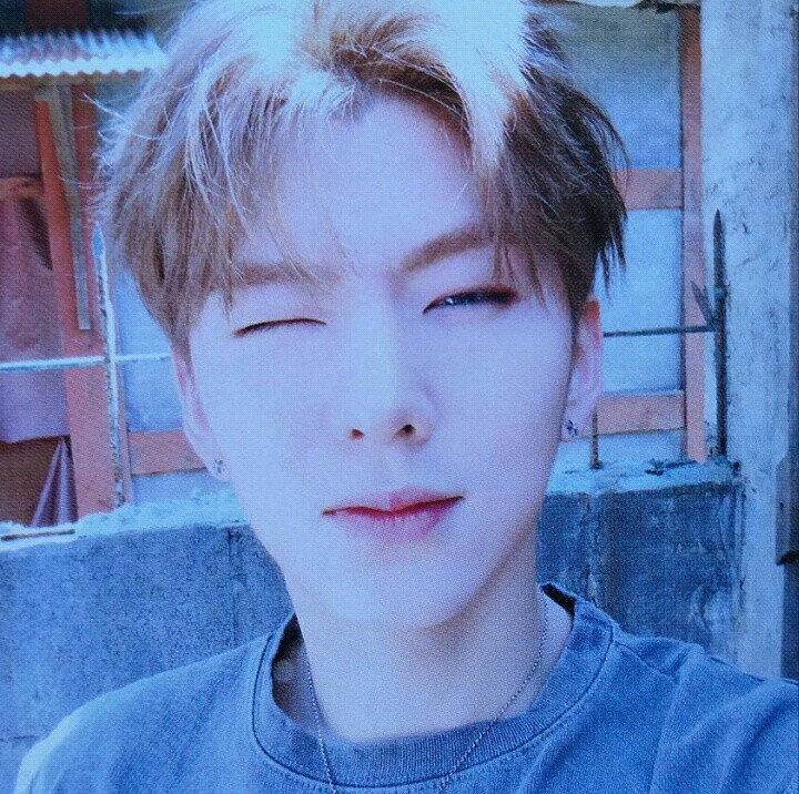 Monsta X 基贤 Kihyun 妈妈担当 小可爱 蜜糖主唱 对这种爱吃会做，贤惠可爱，撩妹技能max的小眼睛单眼皮男生真的毫无抵抗力啊~~（原图微博@榴鸡咸，稍作修改留纪念，无恶意，转载请注明）