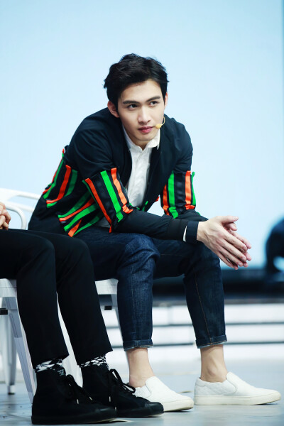 
张彬彬 No one and you