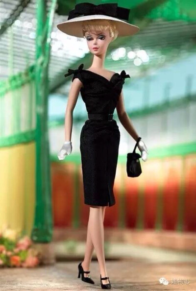 B8687 City Smart Barbie Doll，限量600个，普肌双直臂非关节体，其中400个在日本发售，200个在芭比官方俱乐部会员中发售，发售价$59.97。