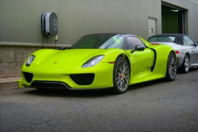 保时捷918 Spyder 绿意盎然