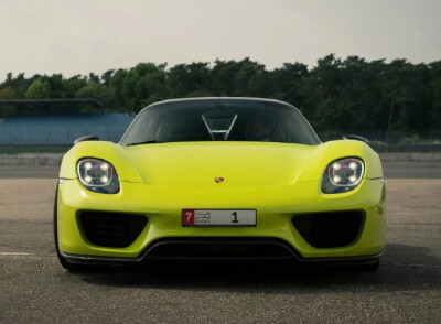 保时捷918 Spyder 绿意盎然