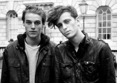 #Robbie Wadge# #Alex Dunstan# 当我终于有时间有钱能去伦敦巴黎纽约米兰看你们时，你已经退出了模特圈重新成为普通人。愿你们开心快乐。