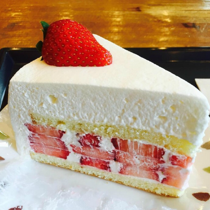 草莓切块蛋糕