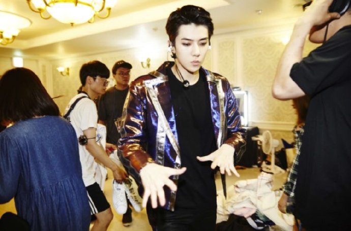 #EXO三巡演唱会首尔场# #EXOrDIUM# #EXO# 160801 Wyth App 更新 [EXO Gift] EXO PLANET
#3 - The EXO'rDIUM in 首尔 后台花絮照 9P Part.2