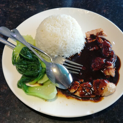 鸡腿扒饭