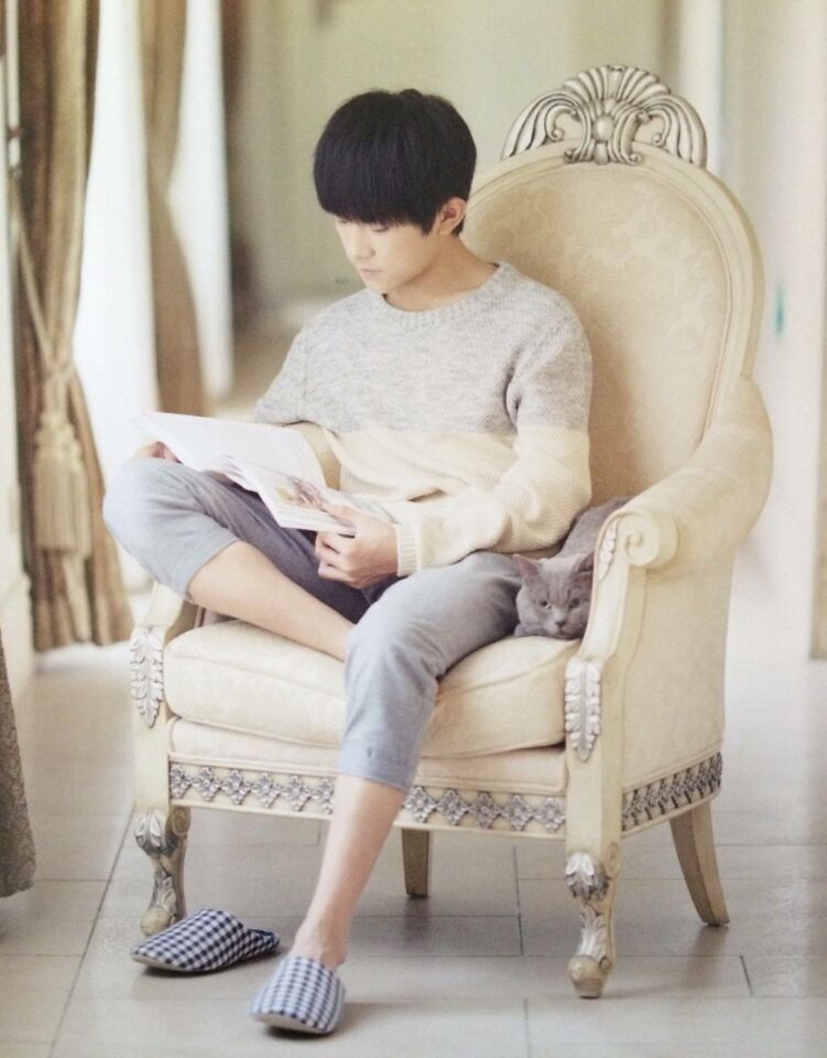 ＃TFBOYS－易烊千玺＃是不是 "不完美小孩" 照片? 什么时候MV出来???
