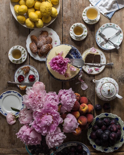 Flowers and cookies