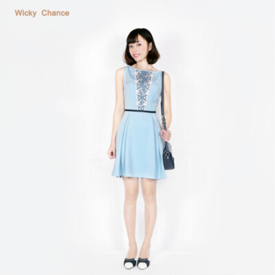 Wicky Chance原创精品女装通勤甜美连衣裙夏淡蓝色蕾丝花装饰