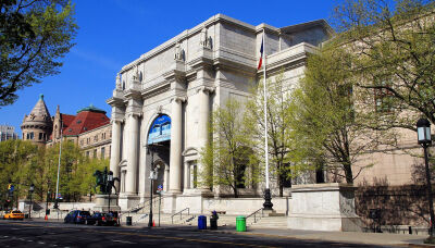 美国有不少著名的自然历史博物馆,像是纽约的American Museum of Natural History,但只有华盛顿这个属于史密斯学院的才被冠以National Museum的称谓。这个博物馆成立于1910年,是史密斯学院较早的博物馆之一,到今天一…