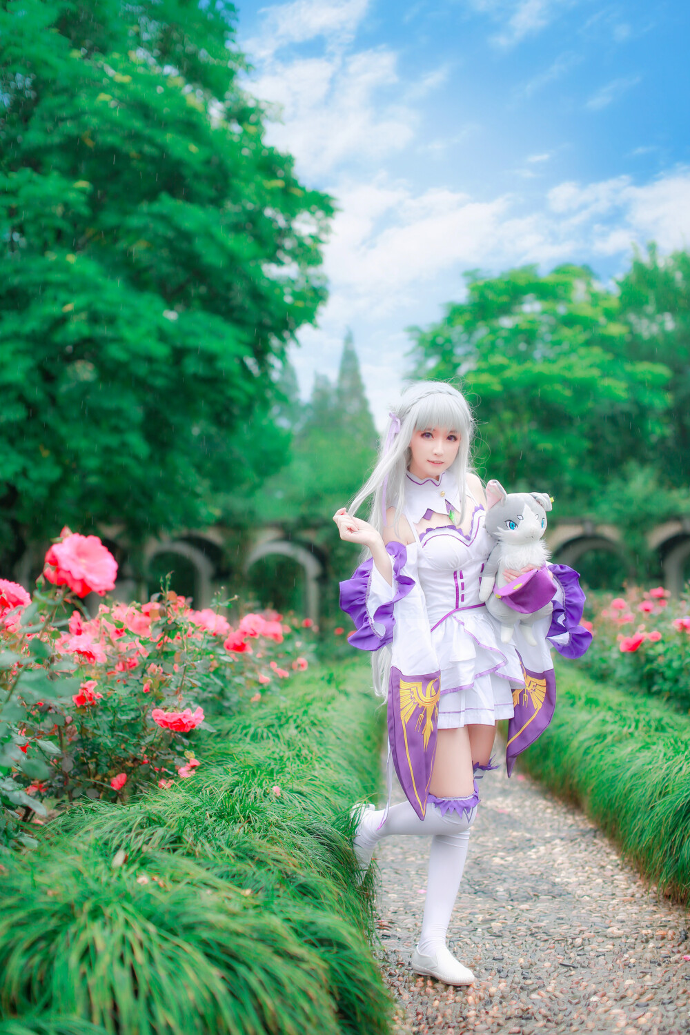 【cos】艾米莉娅 艾米莉娅 cn: yui金鱼 摄影：五了个四 tifG干粉 化妆：yui金鱼 后期：yui金鱼 协力：阿舟