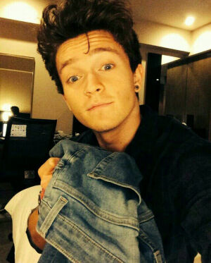 萌四哟！！the vamps.