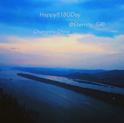 #权志龙##Bigbang#
Happy818GDay！愿你眼里美景常在。
权志龙的天空蓝。
OrangeBeach·Changsha·China