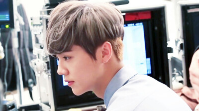 鹿晗 芭莎 实力撩妹 帅 国教鹿院长 傻狍’ 尚好的青春都是你 再遥远都跟随你 for 鹿晗。by荒野嫖客，