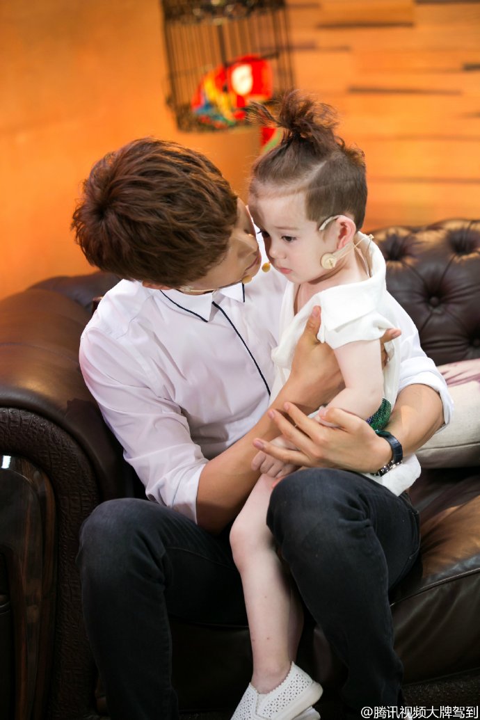 jackson 萌萌哒1只男孩子 图来自微博@jackson周嘉诚stephan周泽西