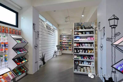 【Make-23】手作，一家温馨的毛线小店，全店通用黑白色涂鸦风格来凸显陈列商品的多彩，好创意！