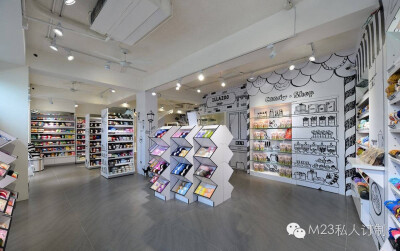 【Make-23】手作，一家温馨的毛线小店，全店通用黑白色涂鸦风格来凸显陈列商品的多彩，好创意！