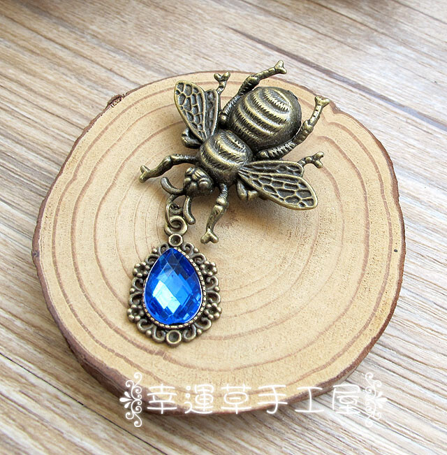 https://shop68233997.taobao.com 满45包邮。定制 复古手工胸针胸花领针领花领饰西装男女款蜜蜂原宿朋克风个性昆虫