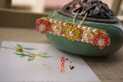 一直想做支樱花的发钿，但是又怕跟别人的重复，真是故意搭配了好久。