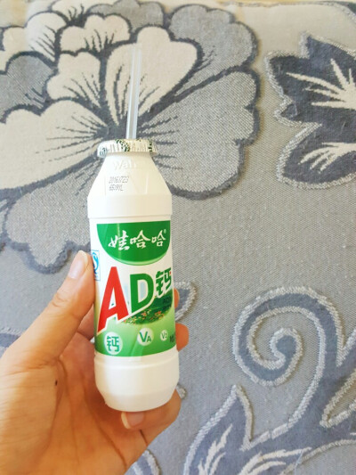 小小瓶的娃哈哈AD钙奶，好喝