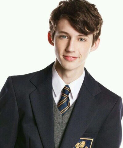 TROYE SIVAN 戳爷
