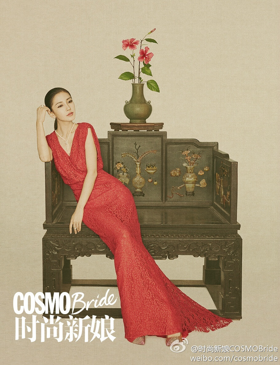 2014《时尚新娘COSMOBride》十二月刊封面：angelababy（杨颖）（孙郡拍摄的女星古典优雅。）