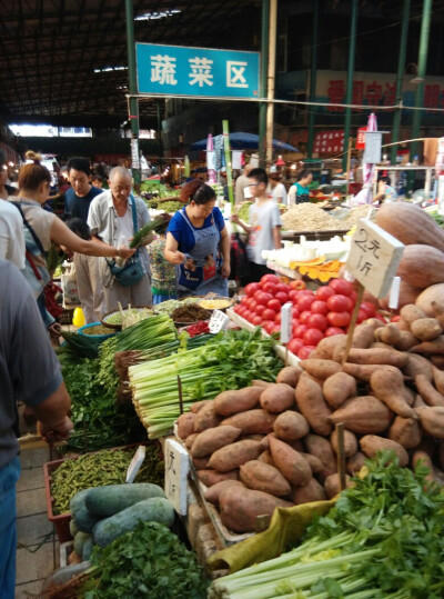 最近流连于菜市场，因为每天要做饭，逛来逛去好开心(●°u°●)​ 」