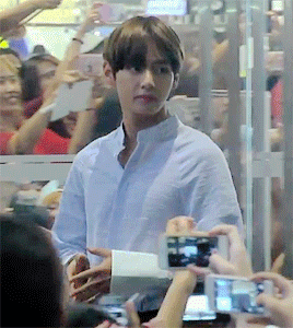 #金泰亨# #金泰亨新饭指南# 我的天啊 这气质 不知该怎么形容这种感觉了 已慢慢褪去了少年感越来越迷人了 cr.agustae