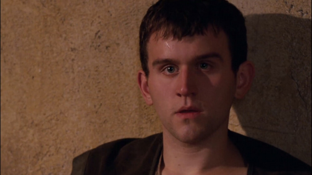 达利小哥长大了五官还是原来的位置啊……感觉好挤…… 有生之年看到了哈利波特的表哥拿着魔戒参演了梅林传奇哈哈哈哈【梅林传奇】