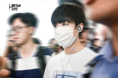 #王俊凯# #TFBOYS王俊凯# #TFBOYS#TFBOYS王俊凯 160705北京-长沙 cr:王俊凯Hometown火锅站